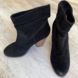 CHINESE LAUNDRY BLACK SUEDE BOOTIES